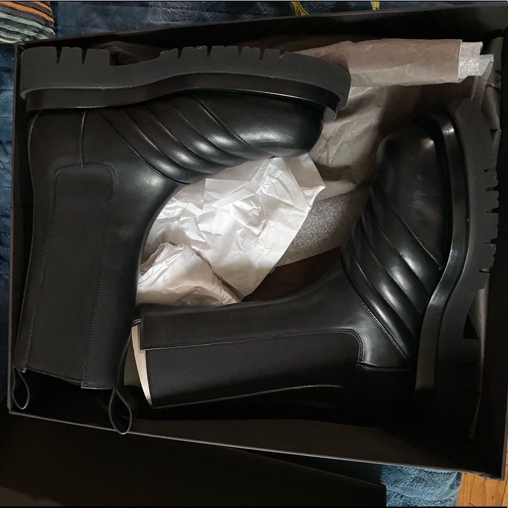 Bottega Veneta black Storm Cuir boots. Sz 39.